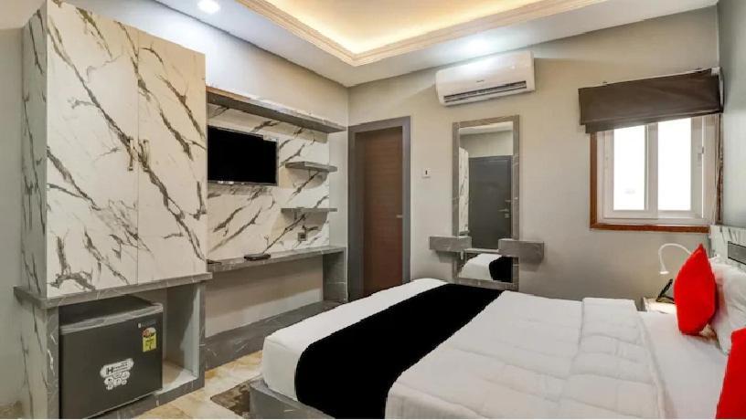 Hotel Mansa Kanpur Exterior photo