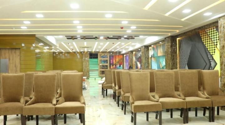 Hotel Mansa Kanpur Exterior photo